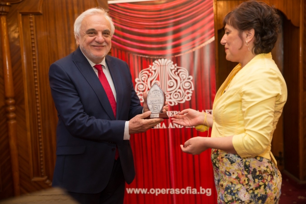 Маестро Пламен Карталов е носител на годишната награда на Зонта клуб “Света София” за 2019 - Zonta Club of Saint Sofia